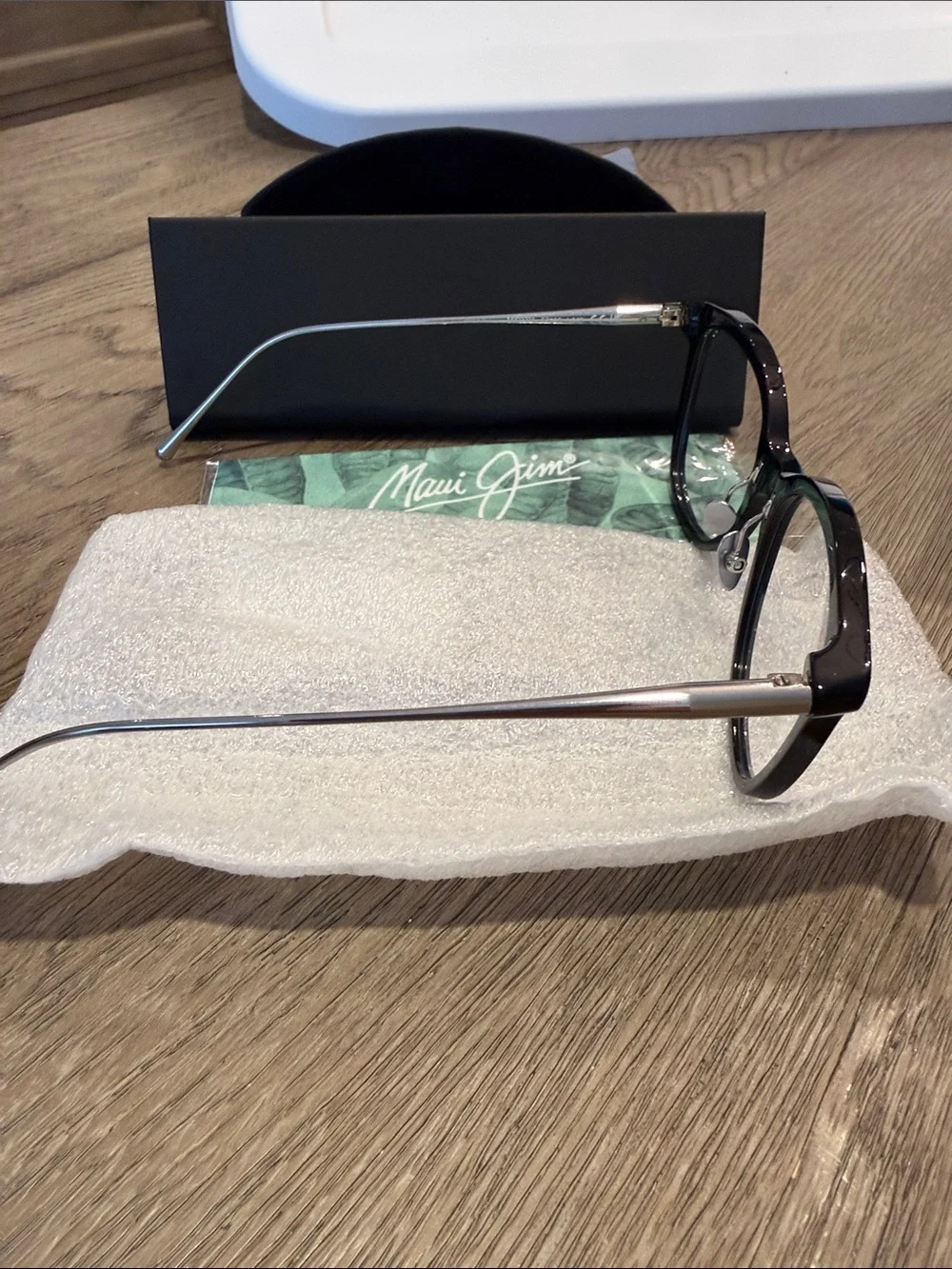 Maui Jim slight cateye Optical Frames with silver frames